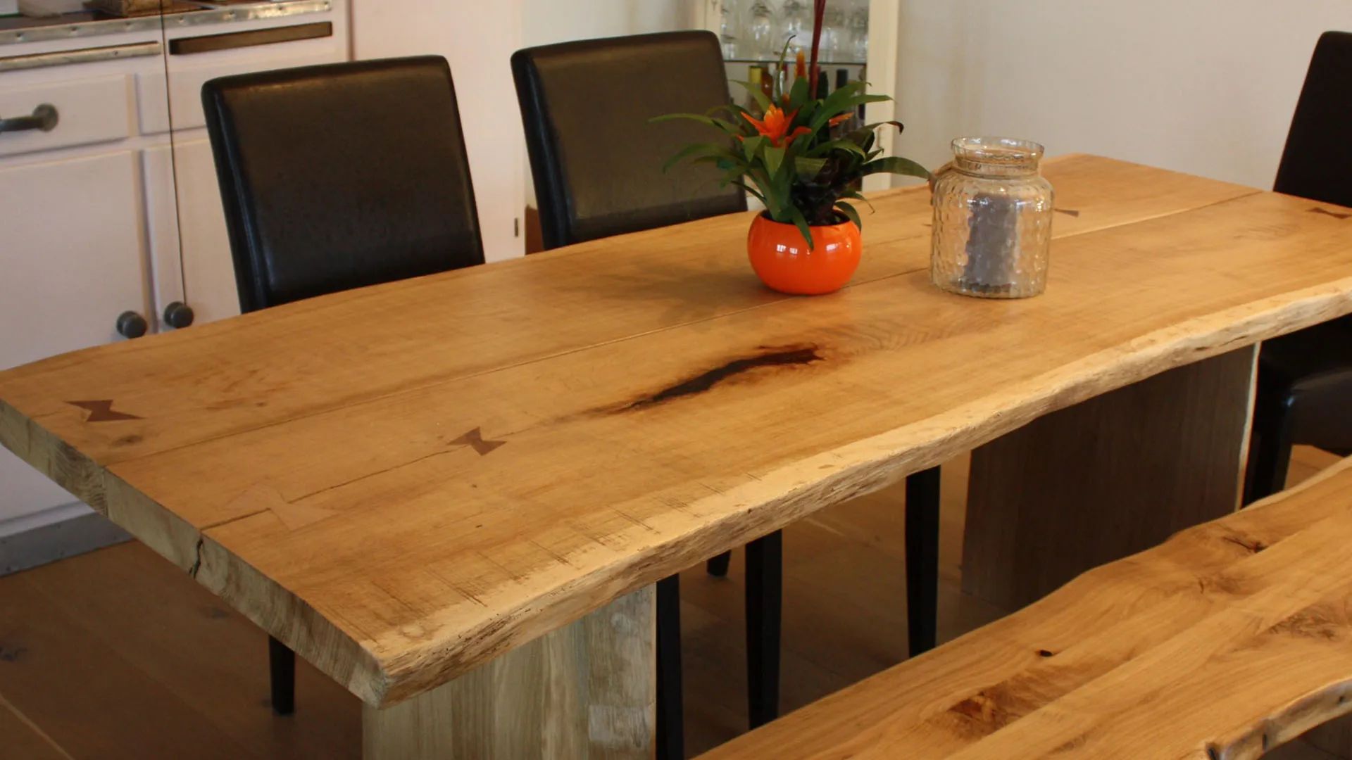 Table à manger vernie avec Aduro Legnopur G30.