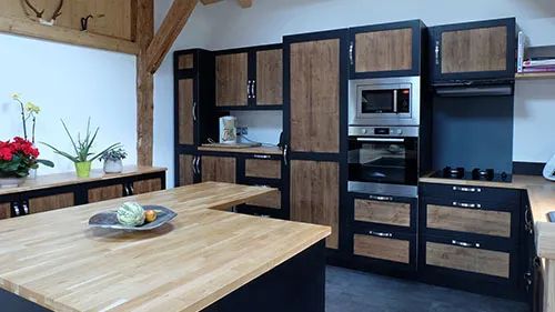 Miniature de Cuisine avec effet vieux bois brulé et laque noire. (réalisation avec Arova Ultra, Arova Classic, Aduro Legnopur, Aduro Pigmocolor 4in1, intérieur)