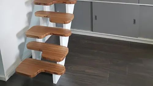 Miniature de Escalier baubuche traité avec Aduro Legnopur G10 et Pullex Aqua-Color Weiss. (Bois, intérieur)