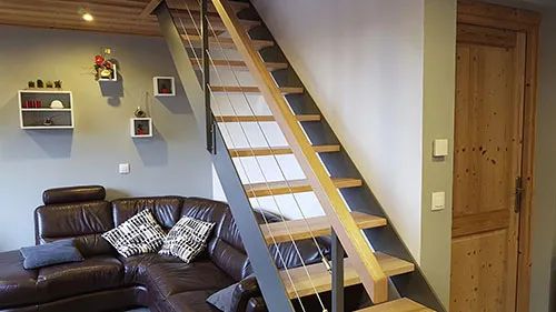 Miniature de Escalier peint avec Vivido Ferro-Color 190/4, fond blanchissant et Aduro Strong G30. (Bois, Acier, intérieur)