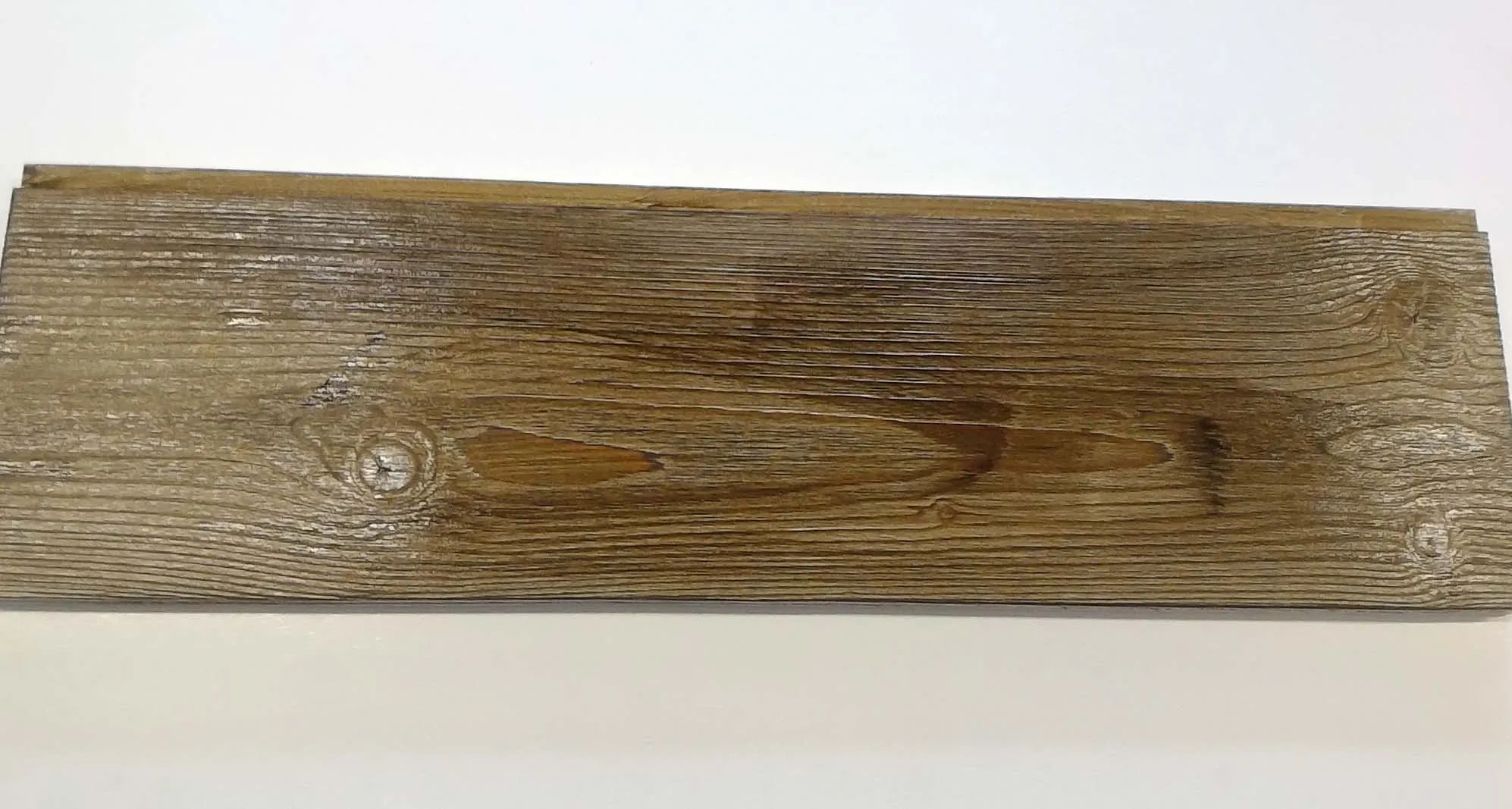 Image de l'étape 6 : Application de la teinte – Effet gris vieux bois